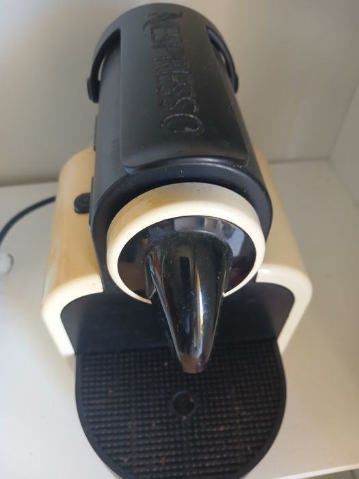 máquina de café de cápsulas Nespresso DeLonghi Essenza