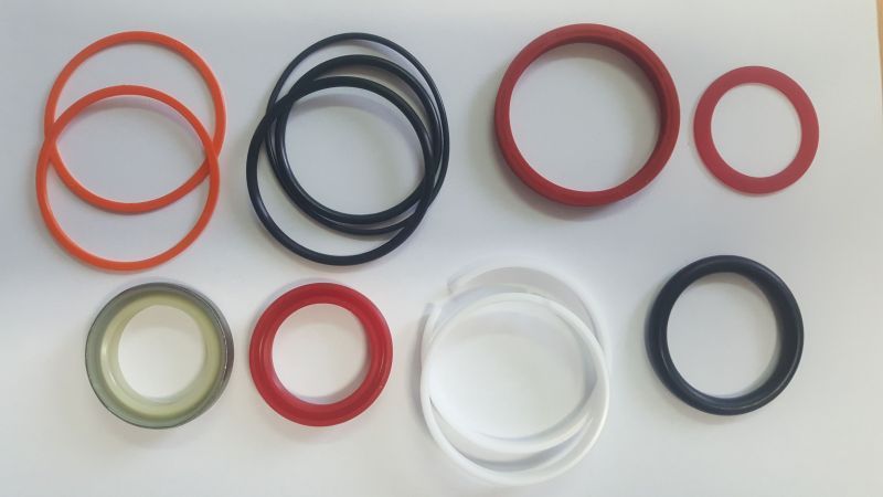 Zestaw uszczelnień do siłownika podnoszenia ramienia TAKEUCHI TB016
