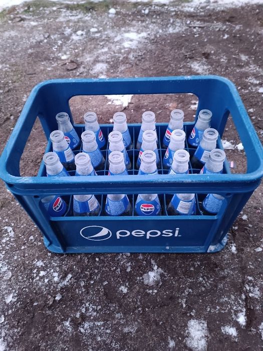 Sprzedam Skrzynki wraz z butelkami po napojach  ponad 50 sztuk