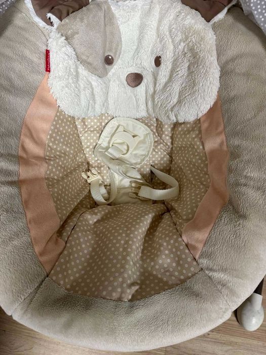 Заколисуючий центр працює від батарейок та мережі