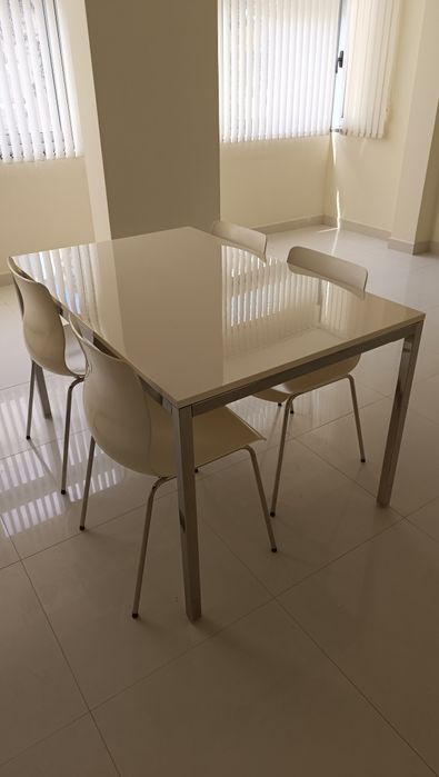 Mesa Refeições e 4 Cadeiras