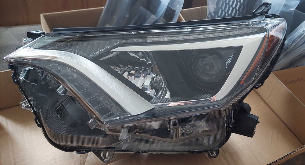 фара Toyota Rav4 2016 2017 2018 Тойота Рав4