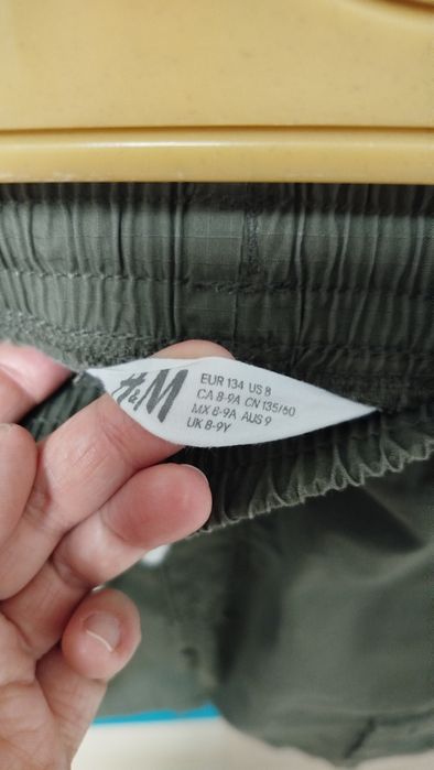 Шорти H&M 134р. хакі