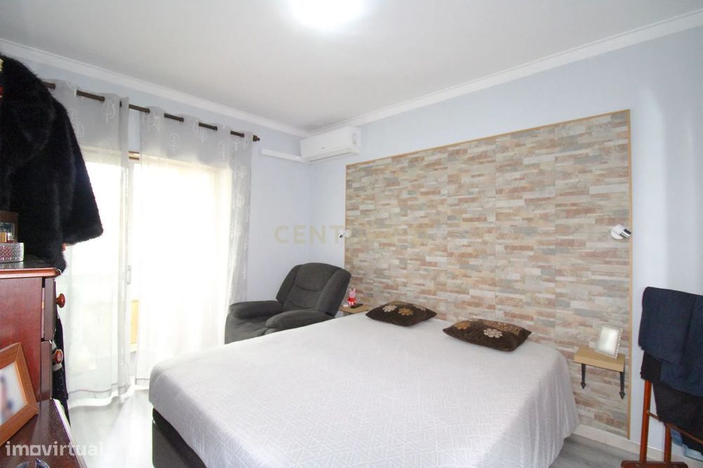 Disponível T3 Remodelado na Torre da Marinha a 2 minutos do Rio Sul Sh