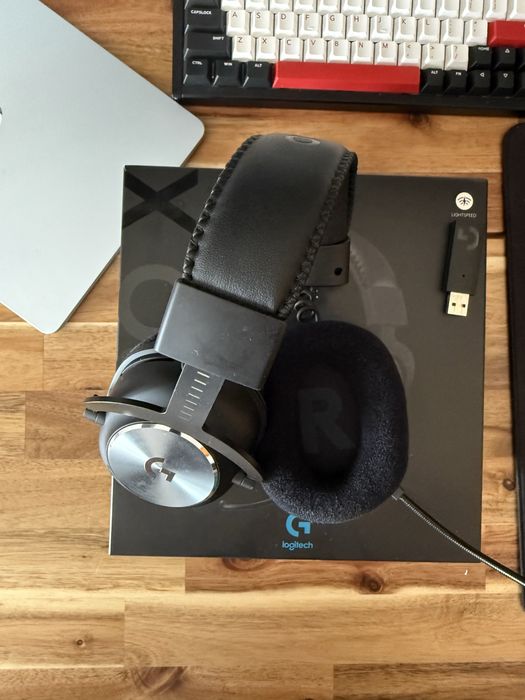 Logitech G Pro X Wireless Gaming Headset com Caixa e Dongle USB