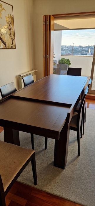 Mesa de jantar extensível com 8 cadeiras – excelente estado