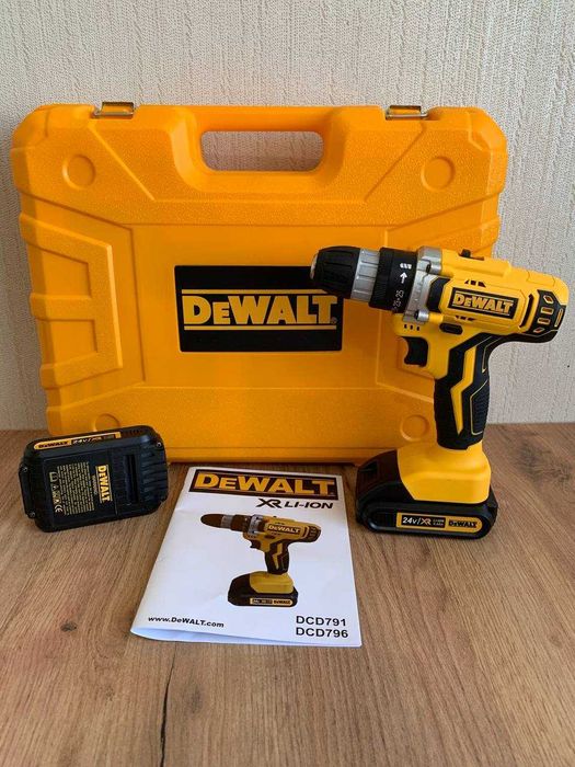 Потужний шуруповерт з великим набором інструментів DeWalt DCD791