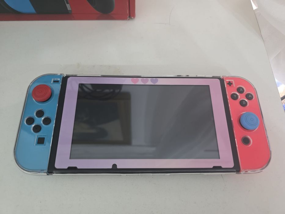 Nintendo Switch com jogo Zelda e acessórios