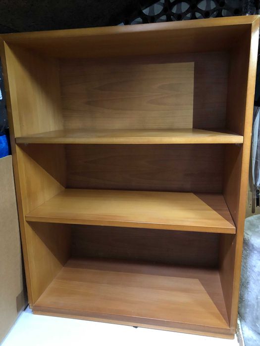 Móvel multiuso de madeira em excelente estado - robusto e versátil!