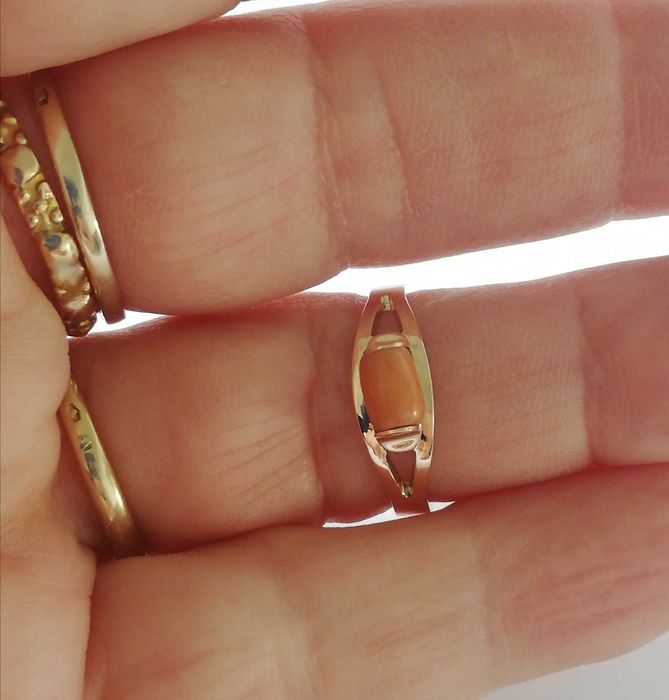 Złoty pierścionek z koralem pr. 585 lata 70 te PRL Solidny