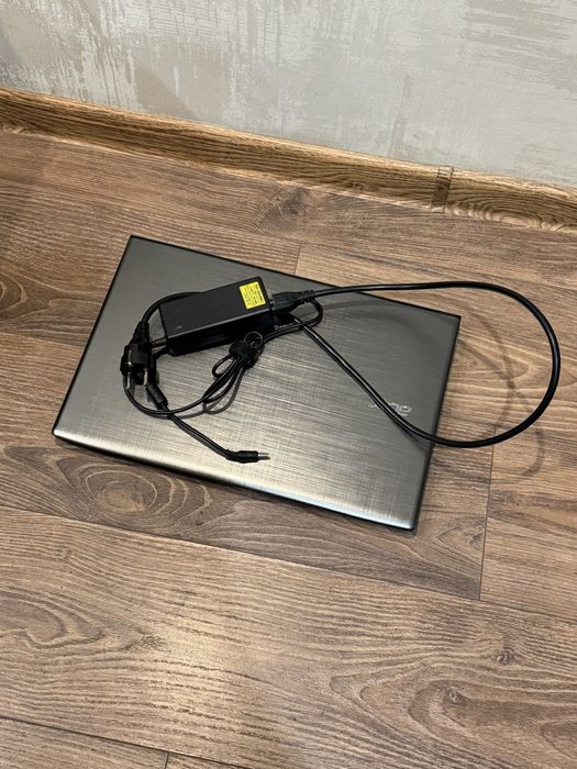 Ноутбук Acer Aspire E15 E5-576G-563D