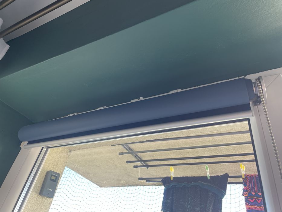 2 rolety granatowe balokonowe, zaciemniajace, 76cm szerokosc. Okazja!