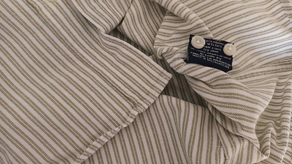 Camisa branca e verde da Sacoor