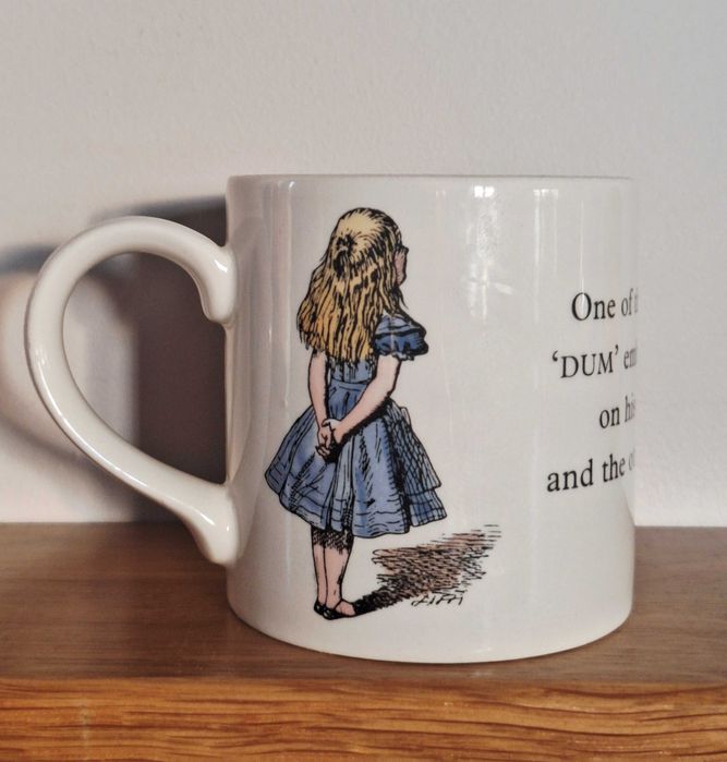 Kubek kolekcjonerski Poole Pottery "Alicja w Krainie Czarów" Anglia