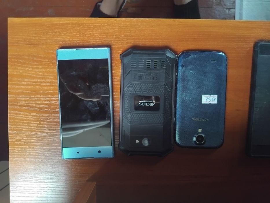 Продам смартфони