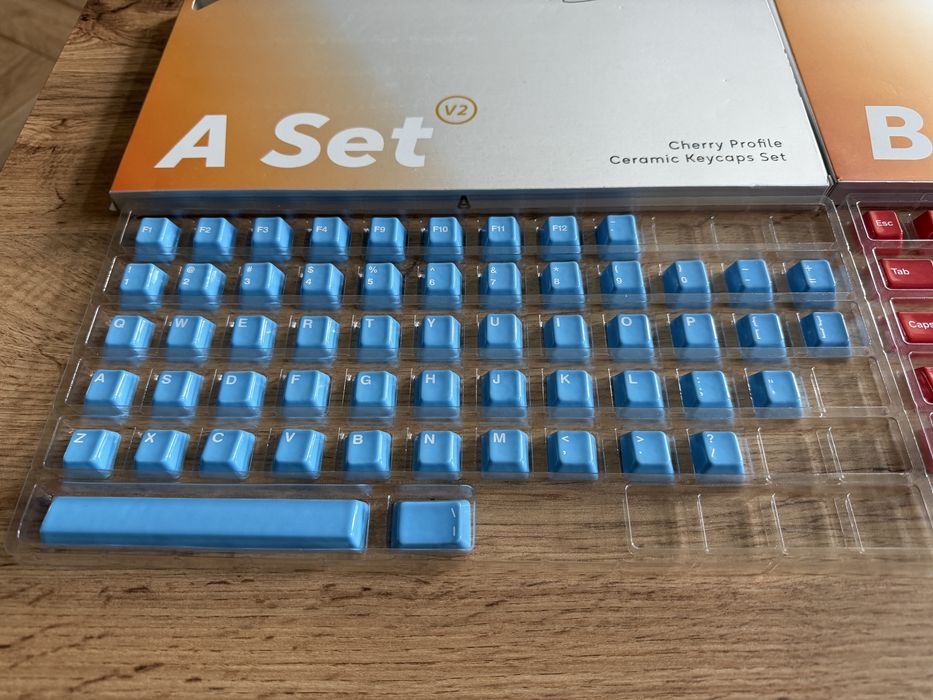 Ceramiczne keycapsy do klawiatury CERAKEYS czerwone + niebieskie