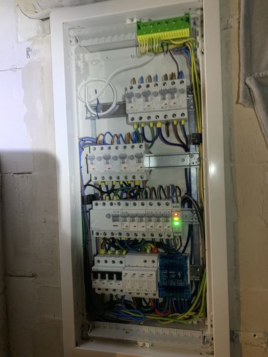 Elektryk , usługi elektryczne