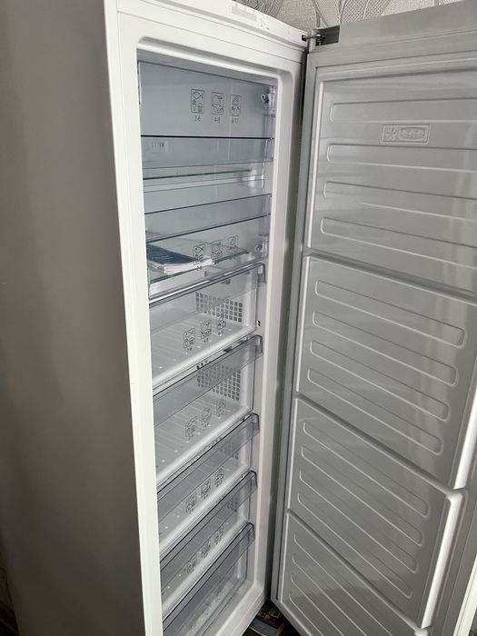 Морозильна камера Beko