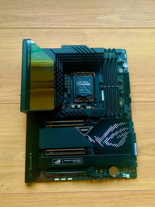 Asus ROG Maximus Z690 HERO s1700 socket