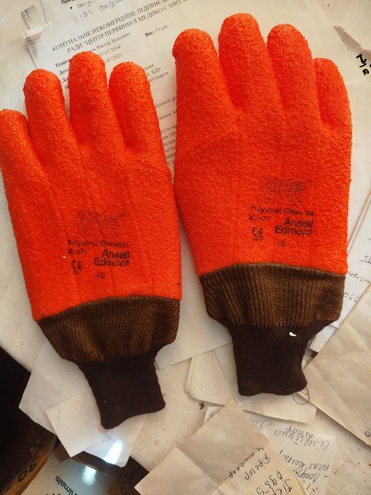 Продается  маска и перчатки