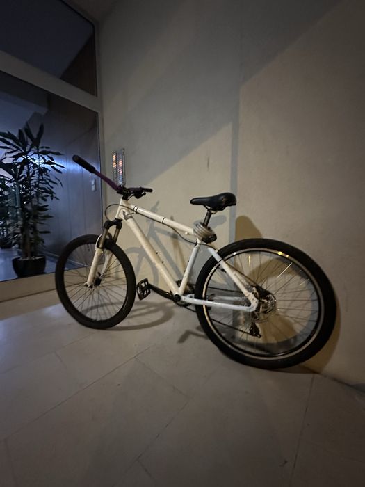 Bicicleta Berg Trailrock 3.0 modificada para manobras/dirt jump, vendo ou troco por trotinete elétrica em bom estado