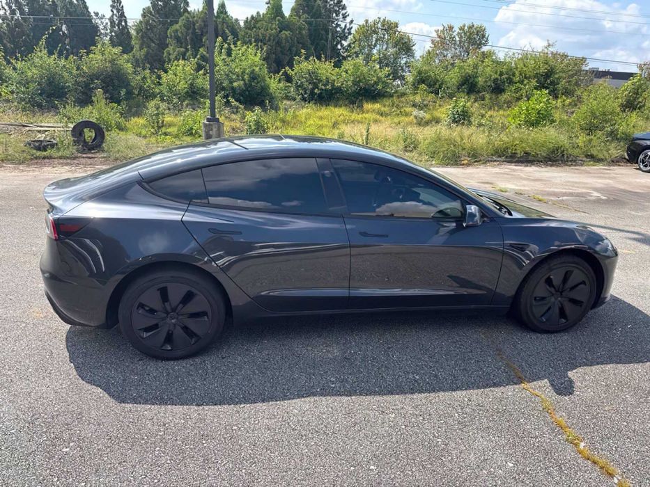 Tesla Model 3      2025