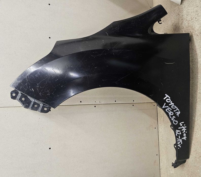 Toyota Verso błotnik przód przedni lewy 12-15r. lifting