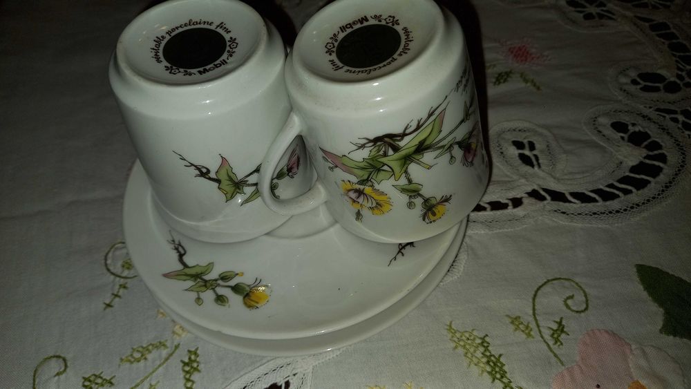 Conj. de 2 chávenas e 2 pires de café longo - Porcelana Fina