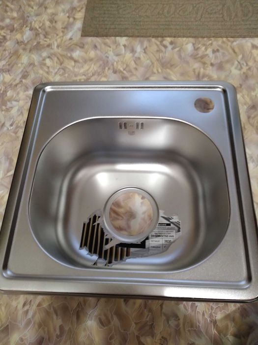 Продаю новую мойку кухонную нержавеющая сталь 38×38×16