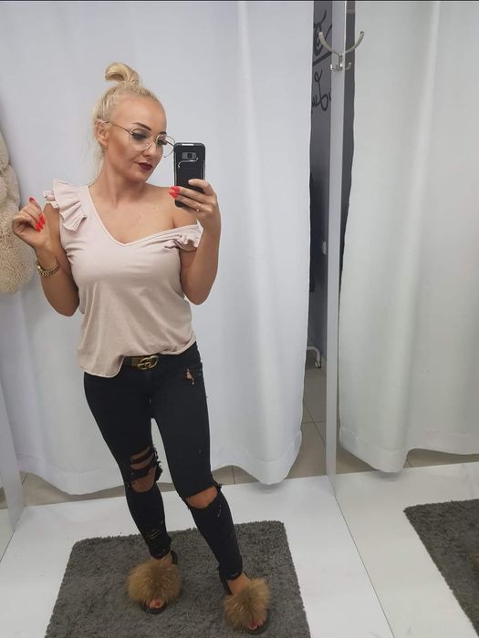 Bluzka z falbanka