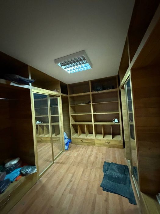 Продам 2-х  поверховий будинок в центрі міста