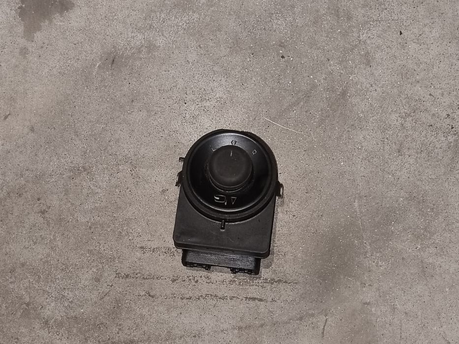 Opel Insignia przełącznik regulator lusterek 13.271.833 i inne