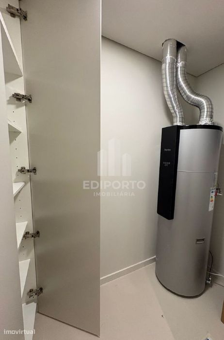 Exclusivo T1 com Varanda de 20m² e Arquitetura de Autor – S. Cosme, Go