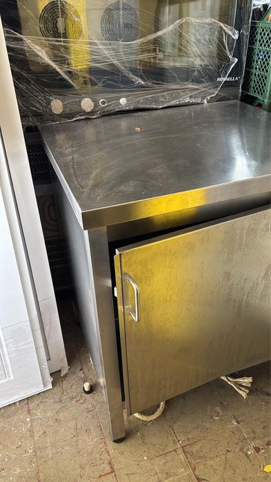 Bancada de inox com prateleiras