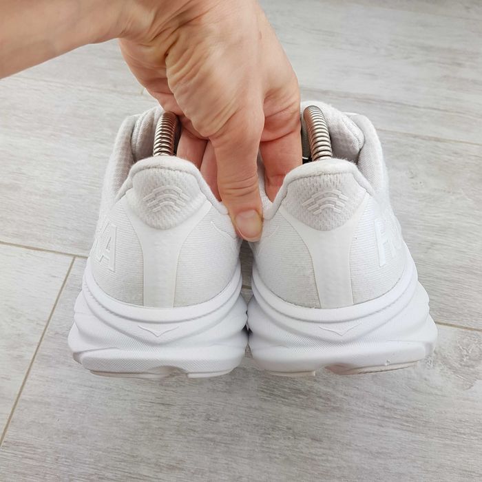 HOKA Clifton 9 жіночі кросівки р. 39