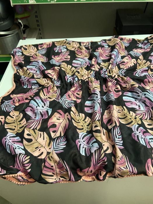Tres fatos de banho e dois vestidos de praia