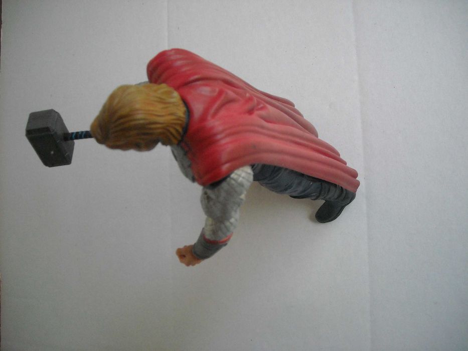 Boneco Figura Thor articulado com martelo Marvel 2011