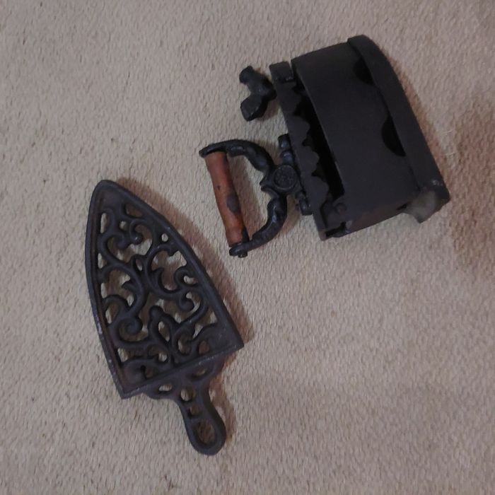 Compact iron.64285284452226121