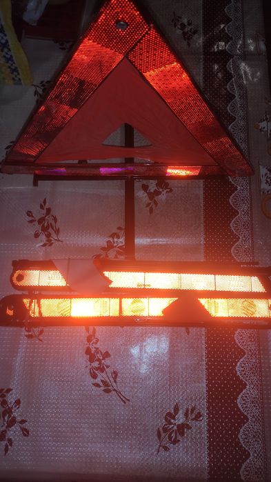 Продам аварійний знак.