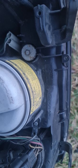 Lampa lewa xenon subaru legacy 2008 .
