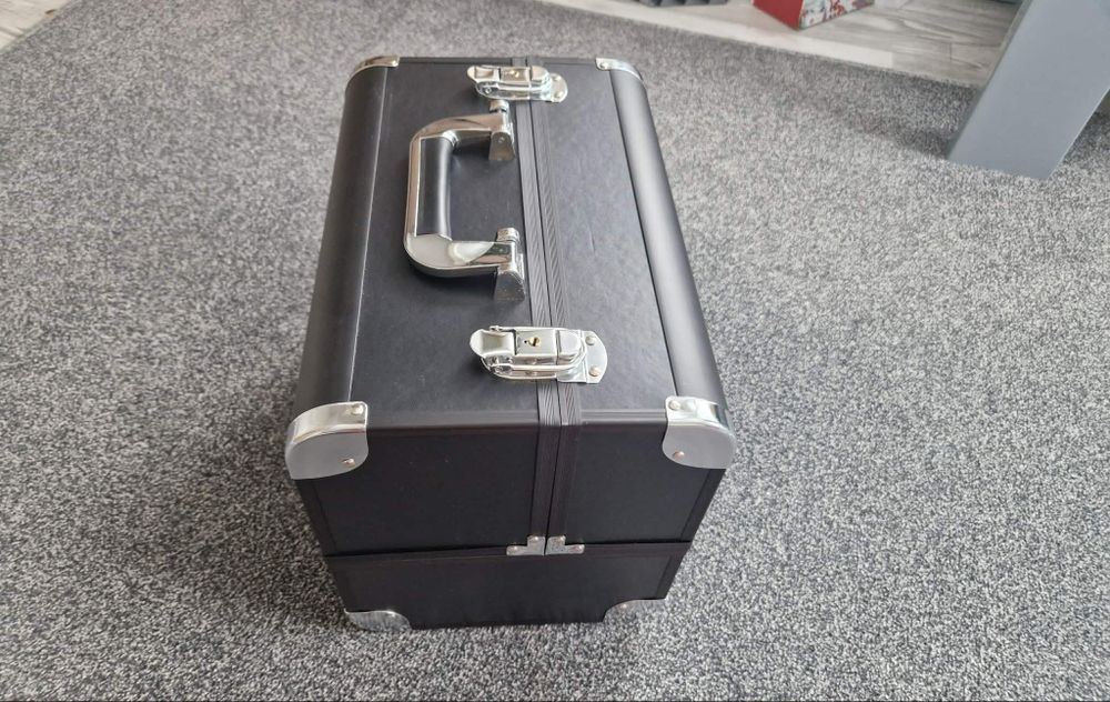 Kuferek na kosmetyki