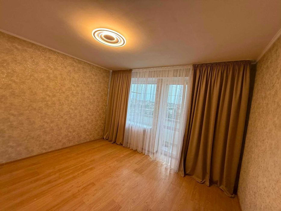 продаж 1км квартири великої площі