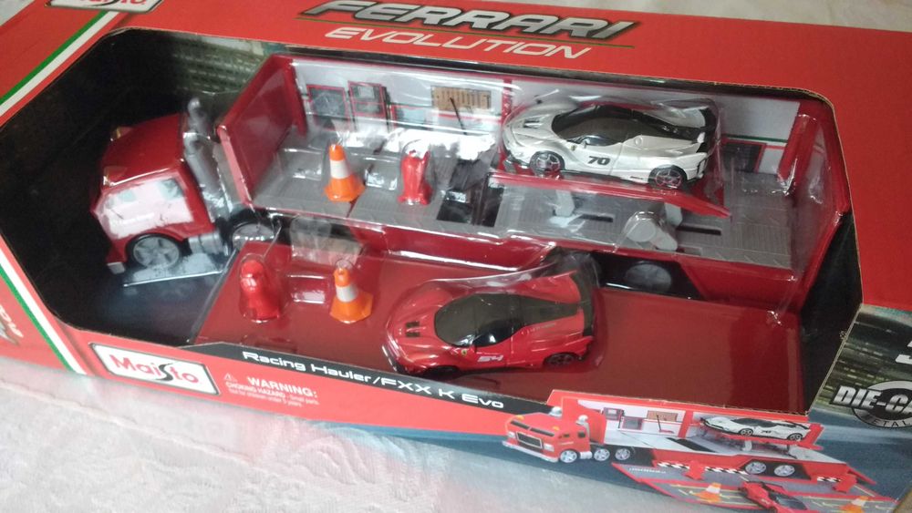Maisto - Transportador Ferrari - Racing Hauler + 2 Ferrari FXX K Evo