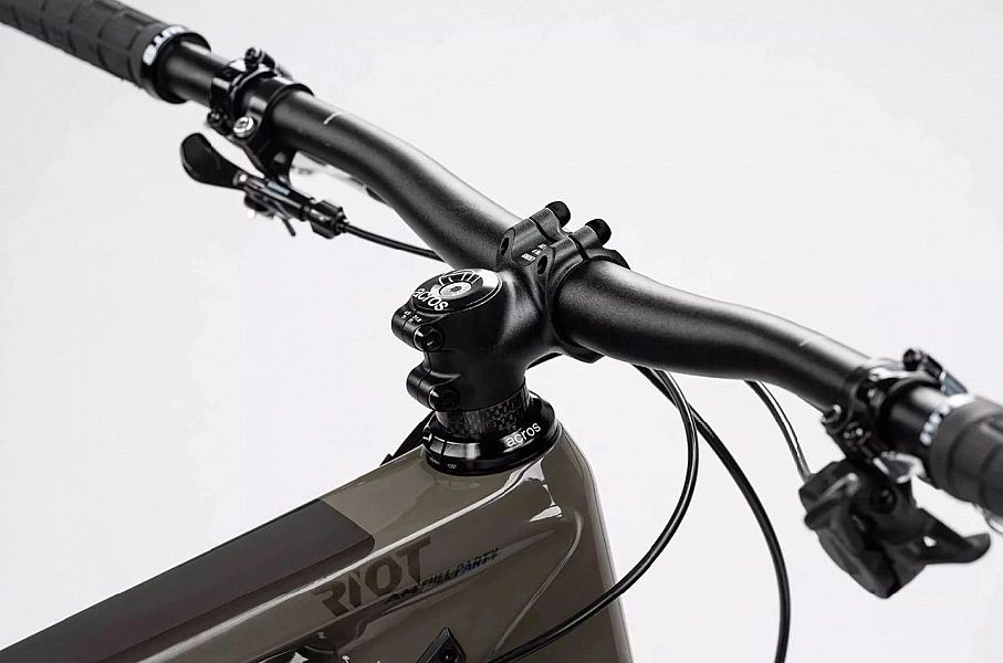 Rower górski Ghost Riot AM Carbon Full Party w 100% gotowy