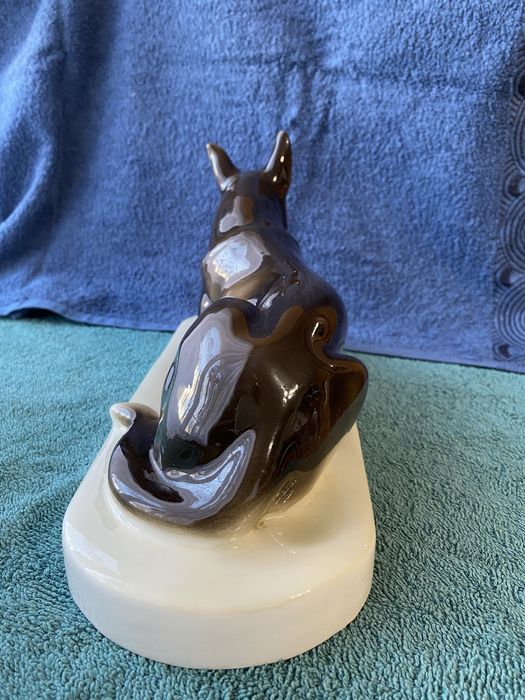 Figurka porcelanowa psa stary Royal Dux