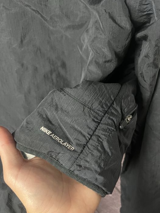 Легенька курточка Nike Aeroplayer