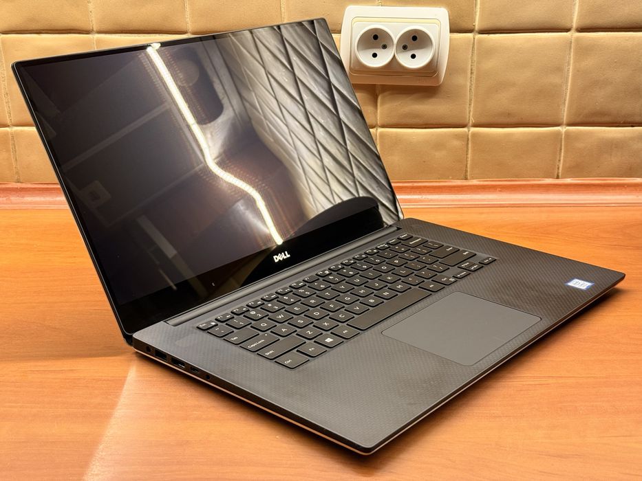 ЗамовленийDell Precision (XPS) 5520 i7-7820hq 16Gb 256 Gb 4k Touch IPS