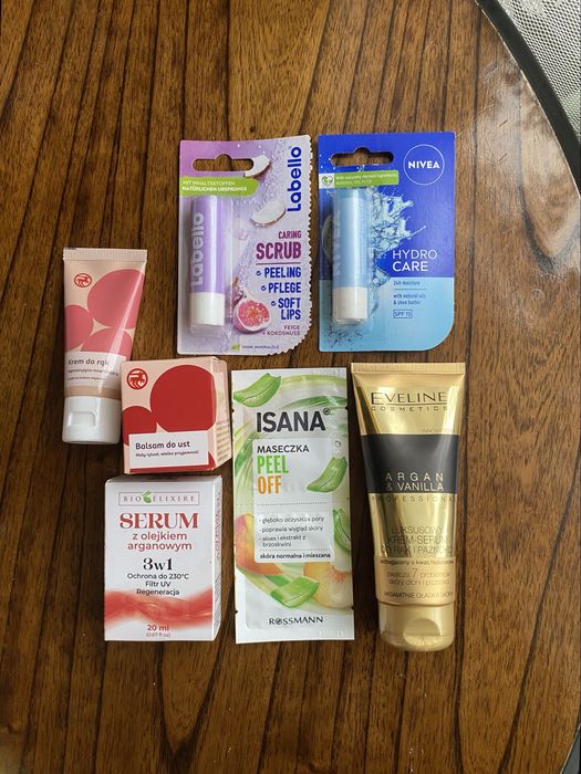 Zestaw kosmetyków do pielęgnacji | pomadka, scrub, krem, serum, maseczka, balsam