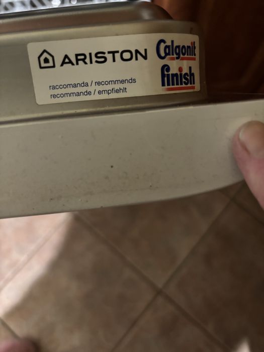 Посудомийна машина Арістон
