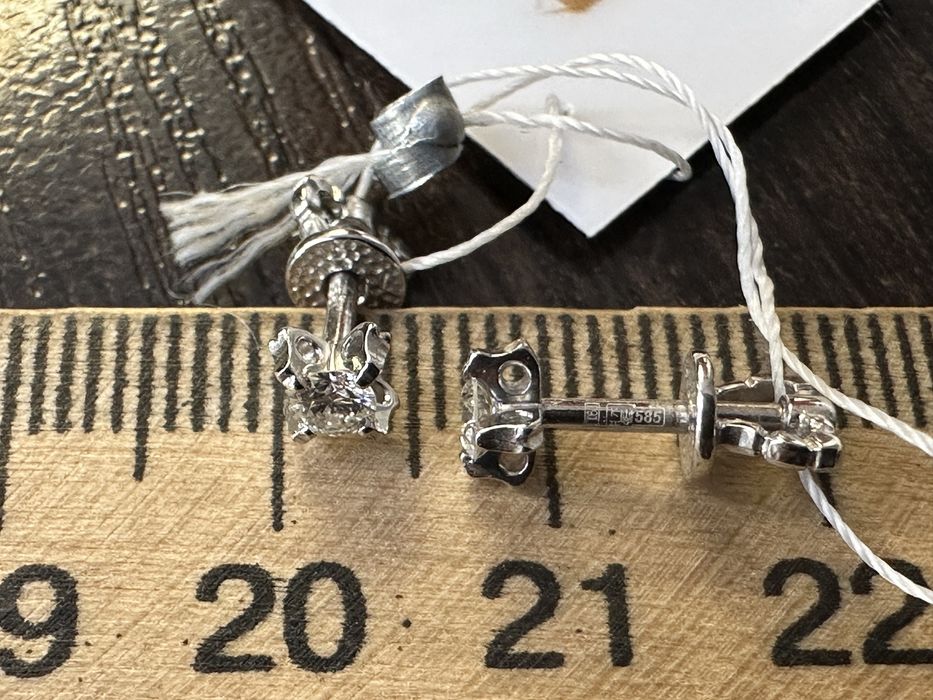 Золотые серьги пусеты с бриллиантами 585 проба акция распродажа